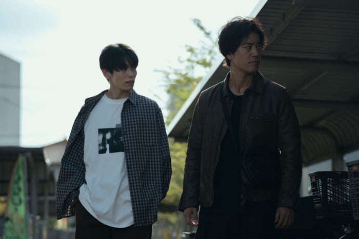 影山拓也、桐谷健太「Qrosの女」第3話(C)「Qrosの女」製作委員会