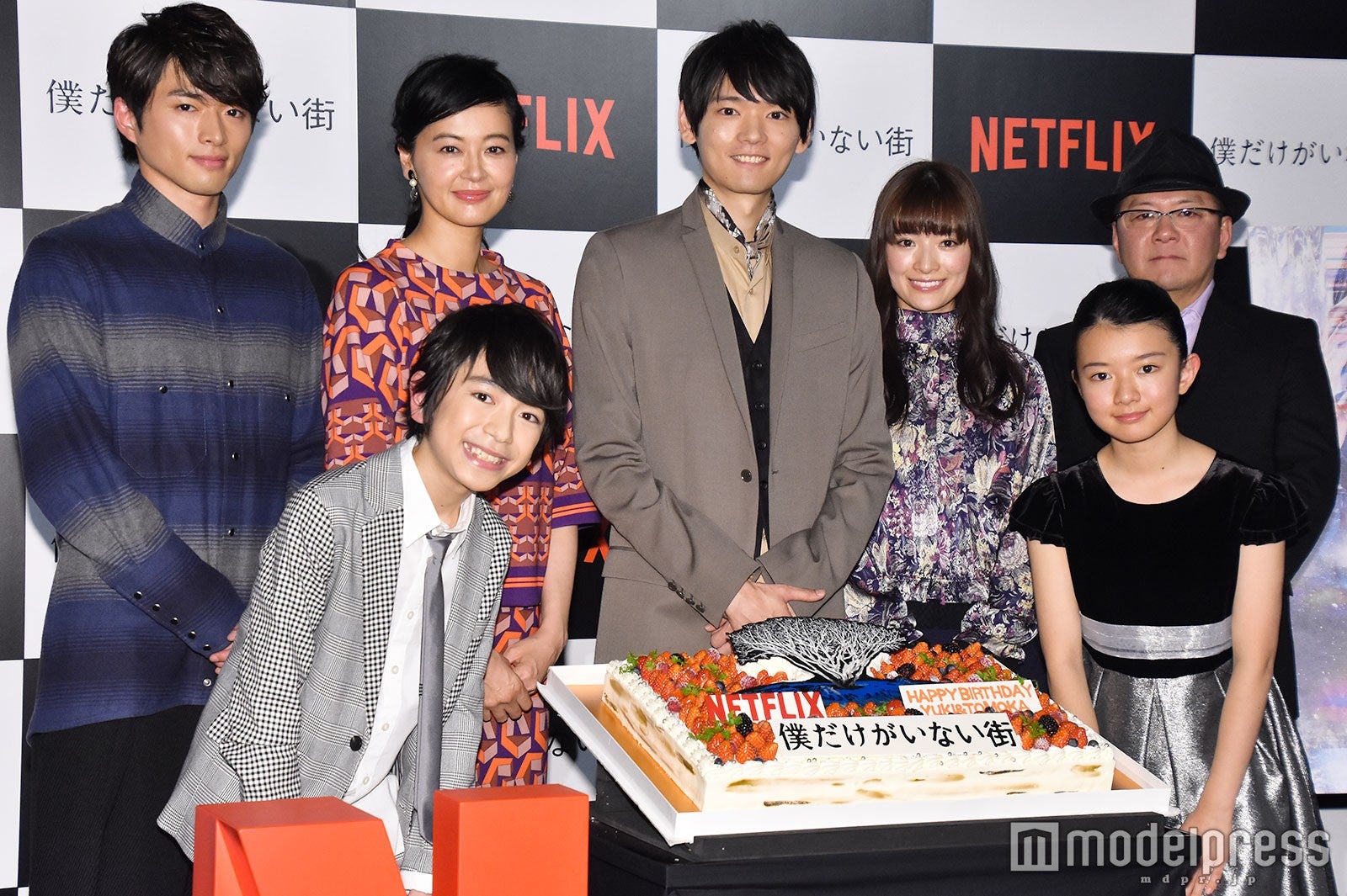 （前列左から）内川蓮生、柿原りんか（後列左から）白洲迅、黒谷友香、古川雄輝、優希美青、下山天監督 （C）モデルプレス