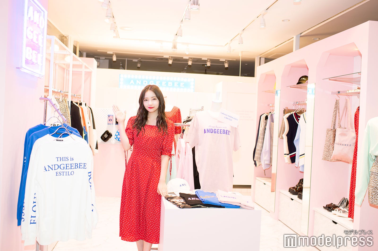 村瀬紗英／「ANDGEEBEE」ラフォーレ原宿店全体（C）モデルプレス
