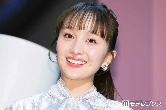 ももクロ百田夏菜子、綺羅びやかな“大人のマイメロコーデ”で登場「当たり前に傍にいてくれる存在でした」