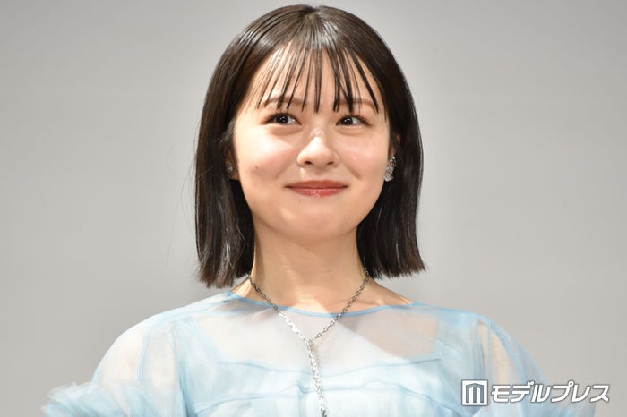 莉子、赤髪で印象ガラリ「可愛すぎる」「ビジュ天才」とファン絶賛