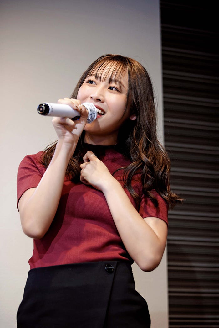 青海ひな乃「ずぶ濡れSKE48」より (画像提供:週刊 SPA!編集部)