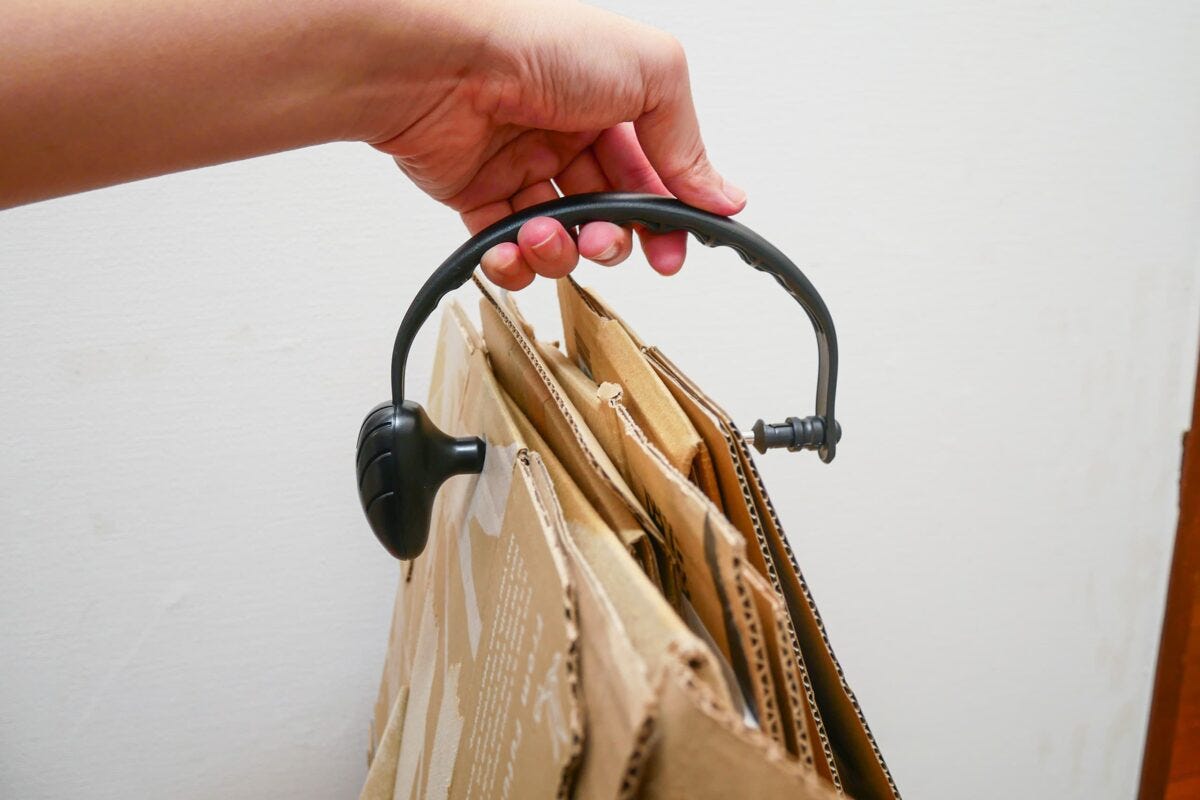 持ち運びできる段ボールストッカー