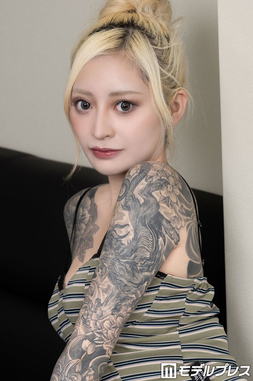 「ラヴ上等」“和彫り金髪美女”小野乙葉、夜職は「そんな綺麗な世界じゃないんだよと言いたい」性被害経験から抱く思い【インタビュー後編】