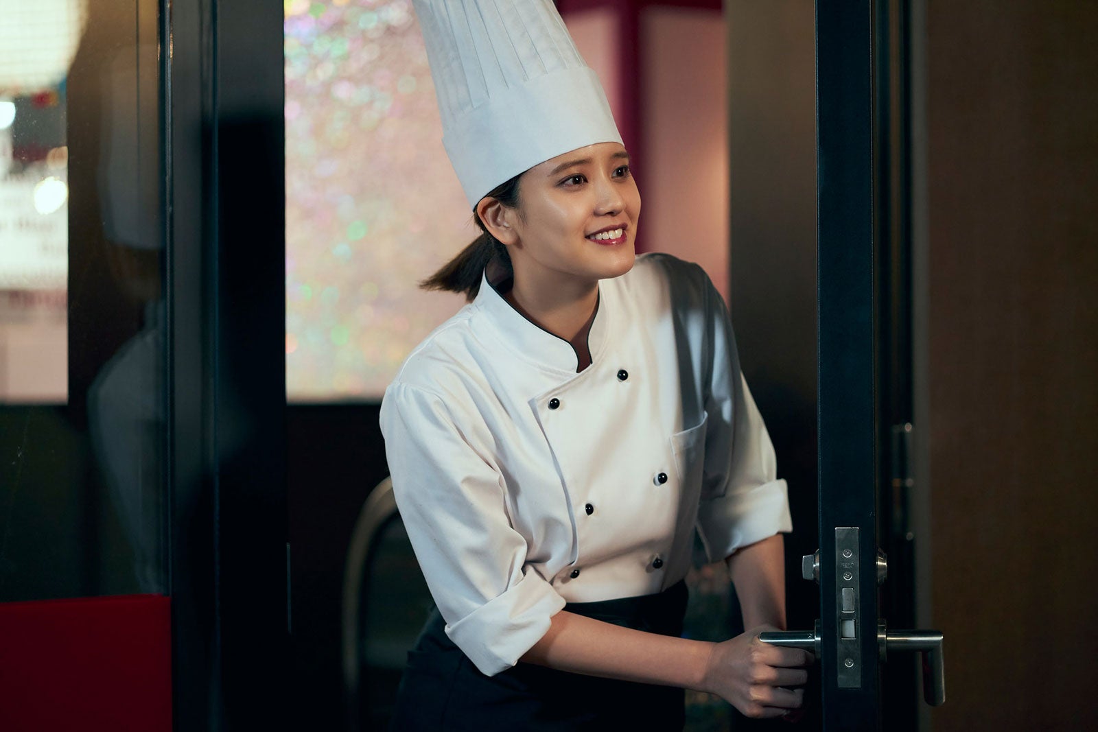 山崎紘菜「パティスリーMON」第4話（C）「パティスリーMON」製作委員会