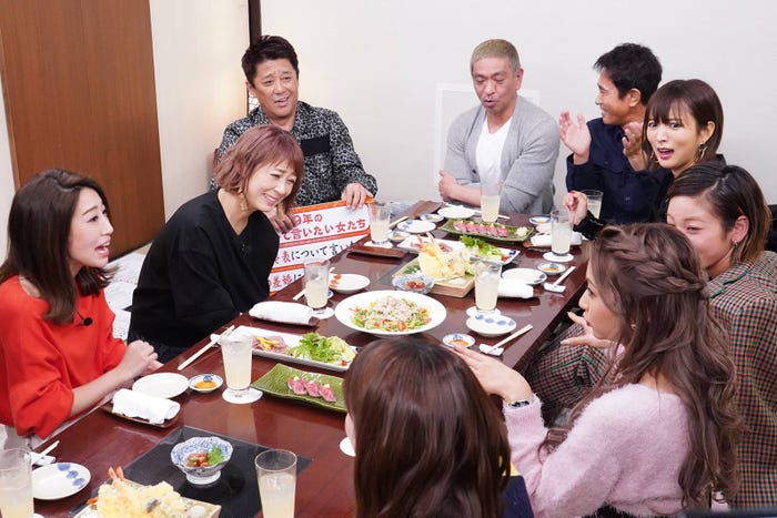 左から)木嶋真優、佐藤仁美、坂上忍、松本人志、浜田雅功、夏菜、西山茉希、ゆきぽよ、久代萌美(フジテレビアナウンサー)(C)フジテレビ