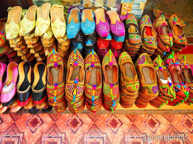 映画にも出てきた可愛いデザインの靴・バブージュ（C）モデルプレス