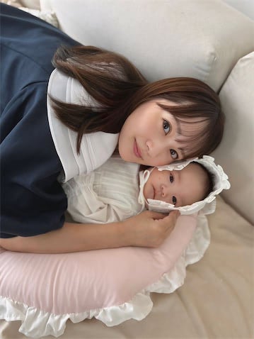4児の母・浜田翔子、生後2ヶ月の愛息との親子ショット公開「可愛すぎる」