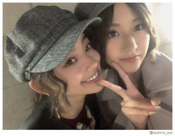 朝比奈彩、欅坂46土生瑞穂との再会ショットに反響「2人とも美人すぎ」