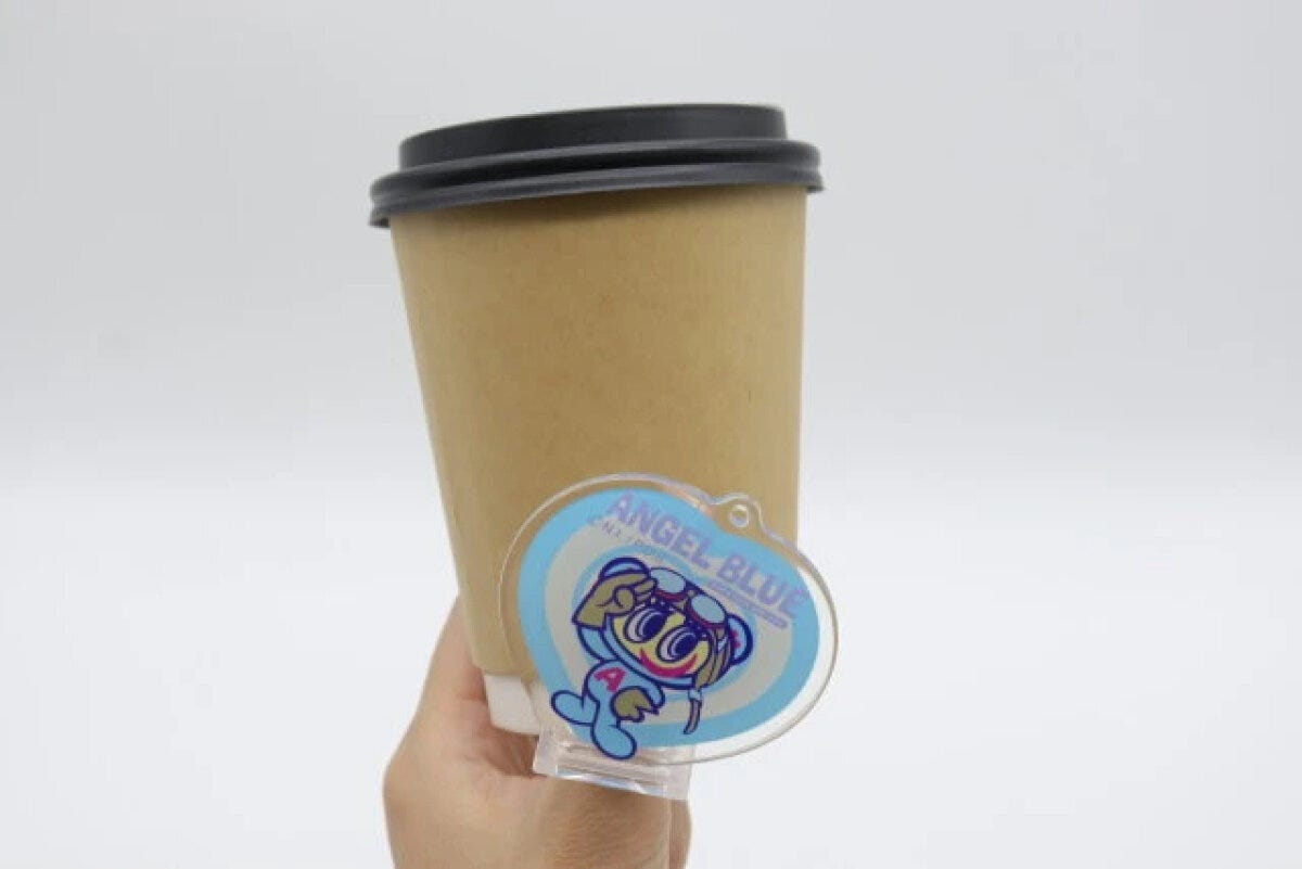 ドリンクやスイーツと一緒に撮影 ドリンクやスイーツと一緒に撮影