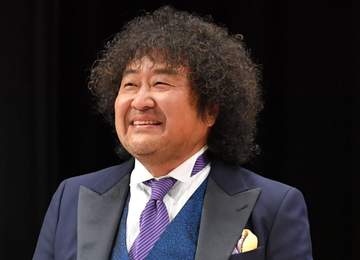 葉加瀬太郎「何にも変えがたい名誉」吉本新喜劇出演で大御所芸人と笑顔のツーショット