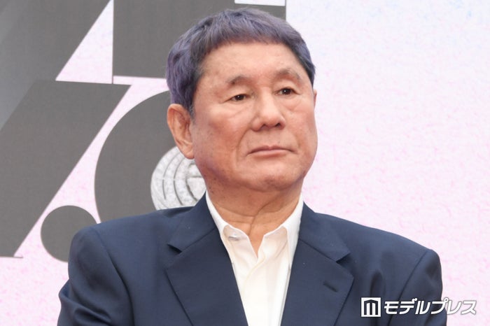 北野武、“登壇者で唯一”愛車でレッドカーペッド登場 パリ開催の展覧会が小学校の遠足会場に【カルティエと日本 半世紀のあゆみ「結 MUSUBI」展 ― 美と芸術をめぐる対話】