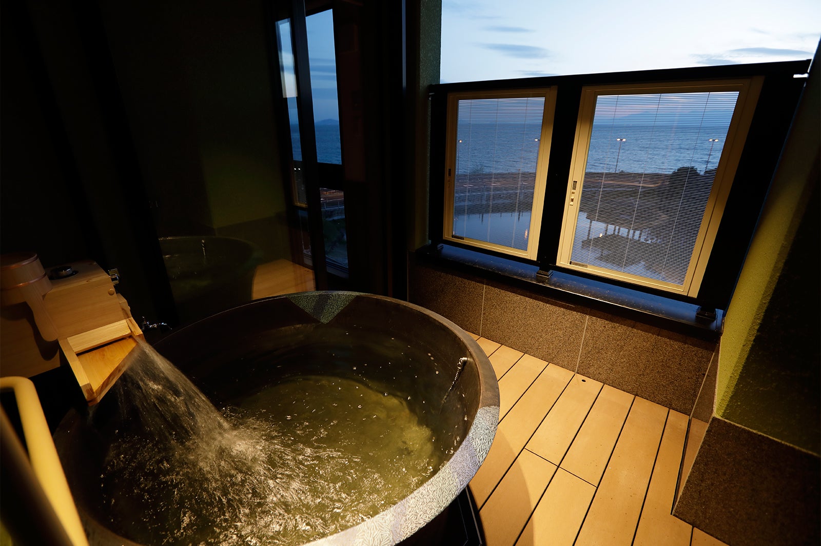 客室専用温泉／画像提供：東京建物リゾート