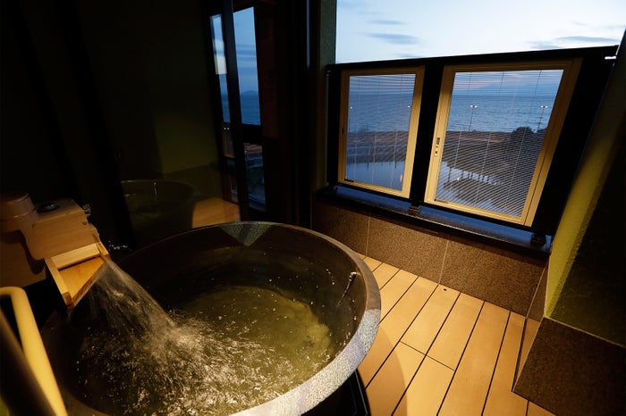 客室専用温泉／画像提供：東京建物リゾート