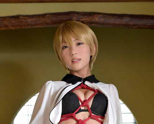 佐々木萌香、はみ出る美バスト 縄で縛られた“ドMヒロイン”に