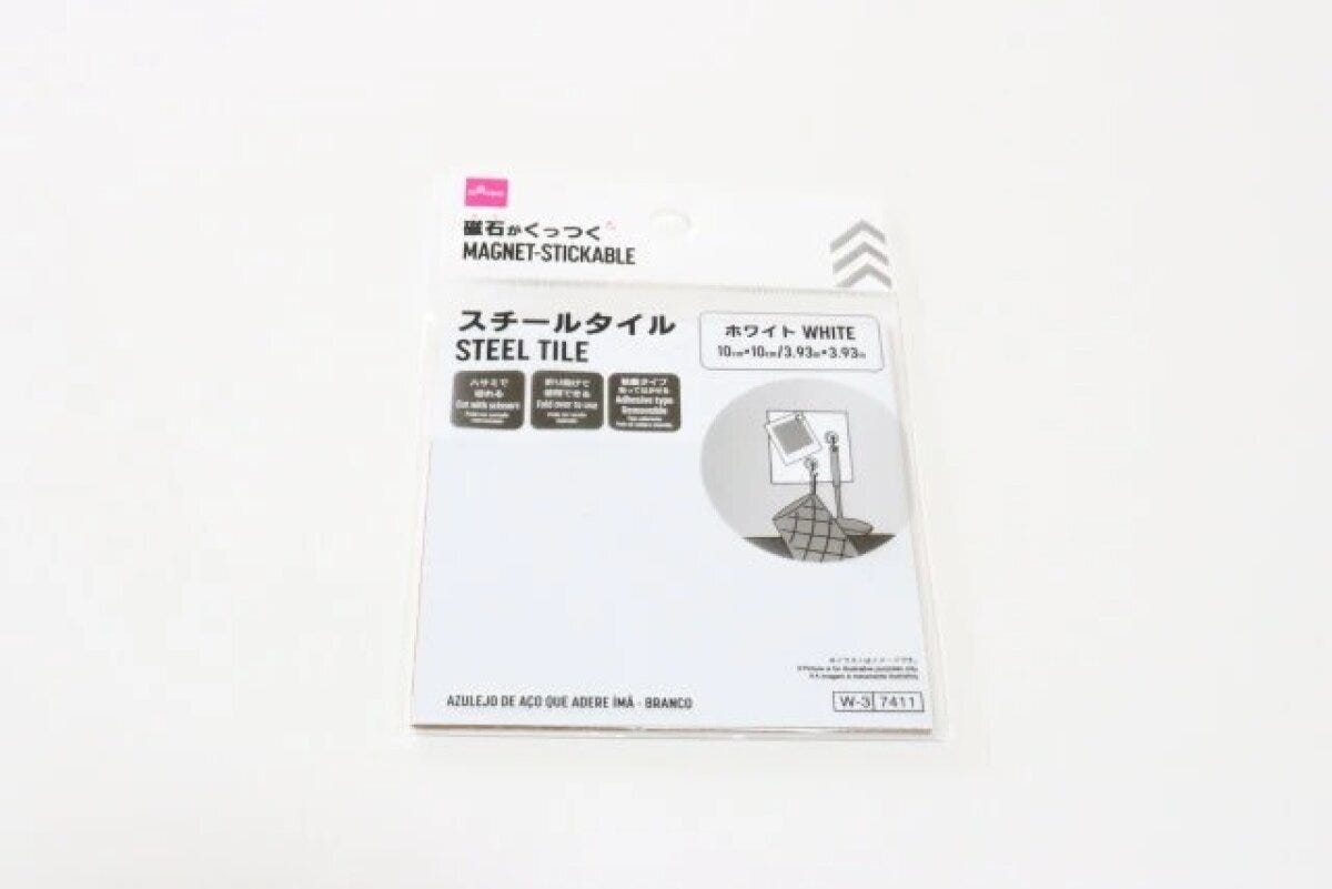 ダイソー　磁石がくっつくスチールタイル（ホワイト）　パッケージ