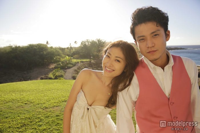 ハワイ・ラナイ島にて挙式を行った山田優&小栗旬