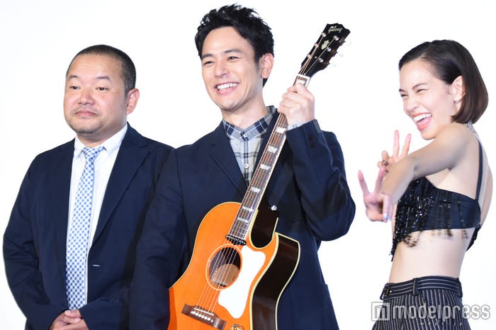 水原希子の美ボディあらわな私服がセクシー/大根仁監督、妻夫木聡、水原希子(C)モデルプレス