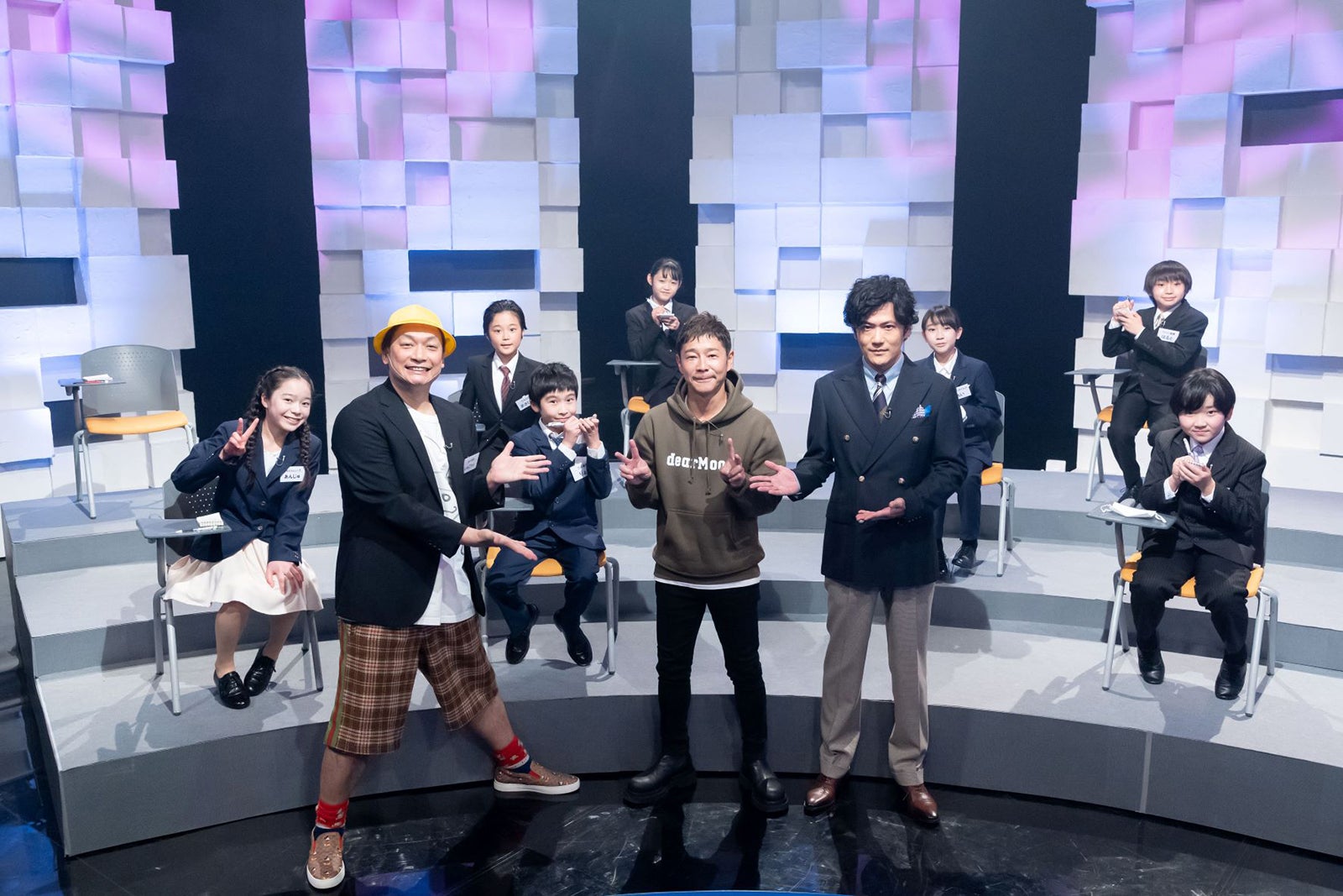 香取慎吾、前澤友作、稲垣吾郎「子ども記者会見」 （C）NHK