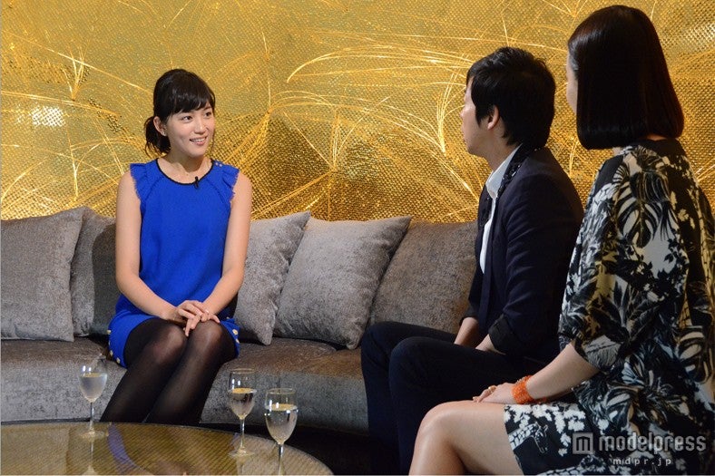 スタジオトーク中の川口春奈（C）日本テレビ