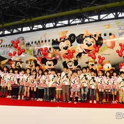 お披露目セレモニーに、ミッキーマウスやミニーマウスたちが登場(C)Disney