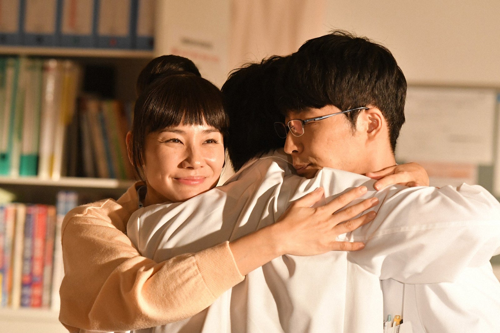 吉田羊、綾野剛、星野源／「コウノドリ」最終話より（画像提供：TBS）