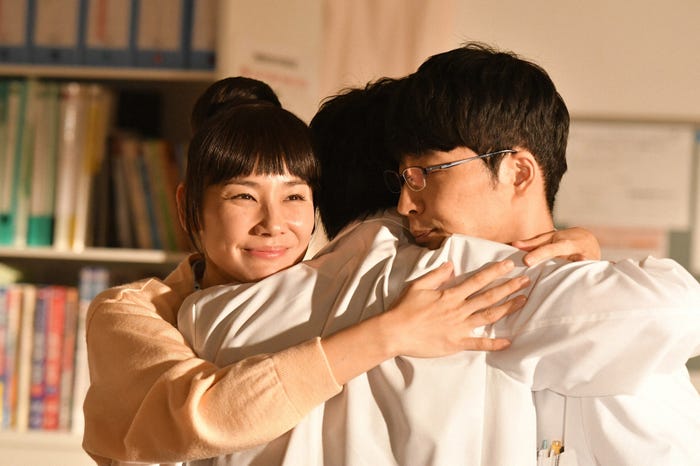 吉田羊、綾野剛、星野源/「コウノドリ」最終話より(画像提供:TBS)