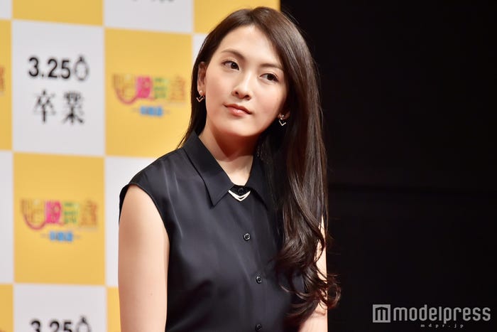 美しいロングヘアもアクセサリーのひとつ/ファッションチェック(C)モデルプレス