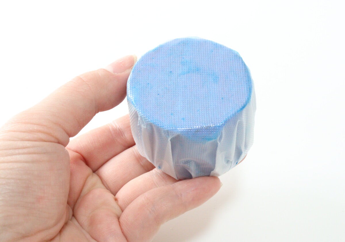 100均で早く買えばよかった！「毎日必死で磨いてたのに…」ポンっと入れるだけの便利グッズ