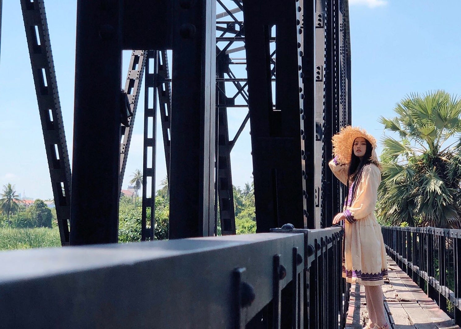 今田美桜写真集公式ツイッター（@mio2nd0121）より