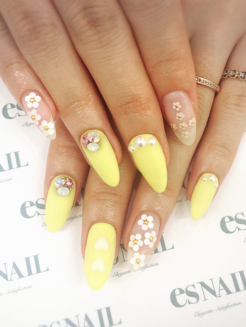 お花とハートで女子力アップ／画像提供：esNAIL