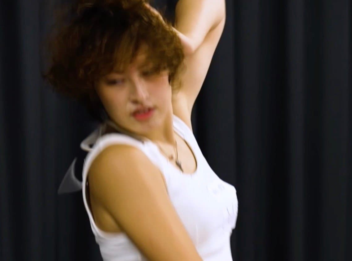 母は有名芸能人！美人娘のセクシーなダンスにヒコロヒーも衝撃「えー！娘さん？」