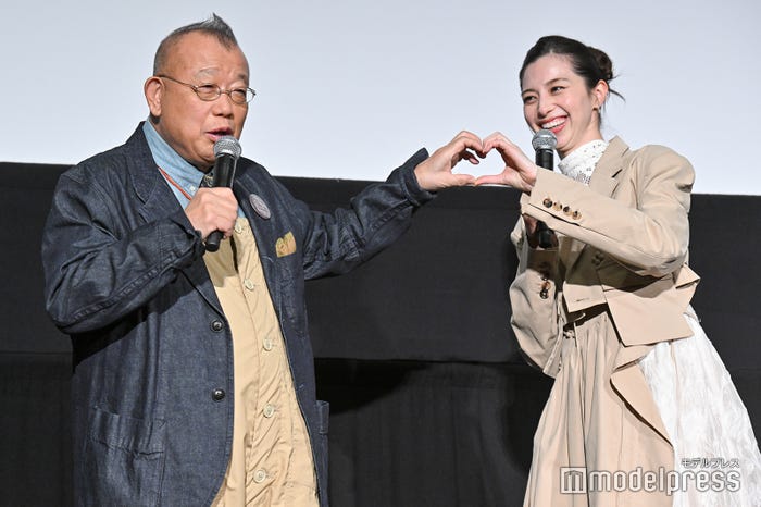 笑福亭鶴瓶、中条あやみ(C)モデルプレス