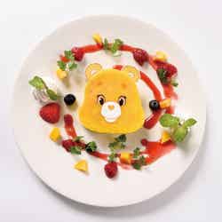 ファンシャインベアのシャイニーマンゴーパンケーキ¥1,390(C)2018 Those Characters From Cleveland, Inc.