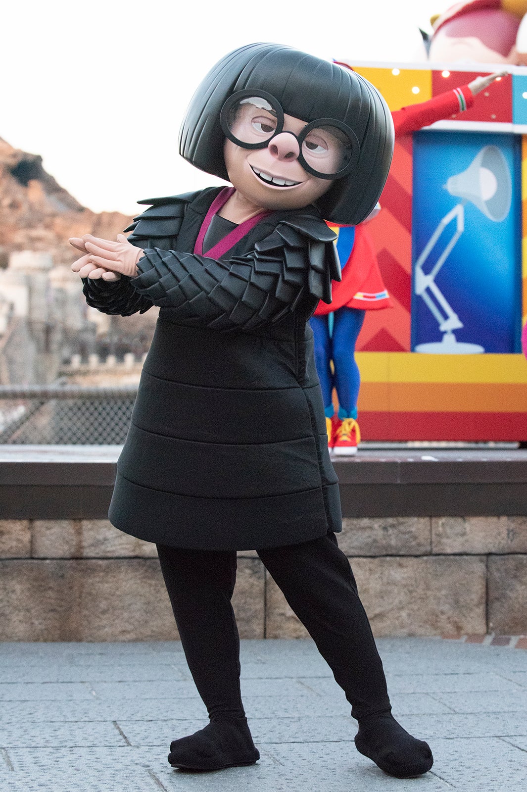 エドナ・モード／東京ディズニーシー「ピクサー・プレイタイム・パルズ」（C）Disney（C）Disney／Pixar