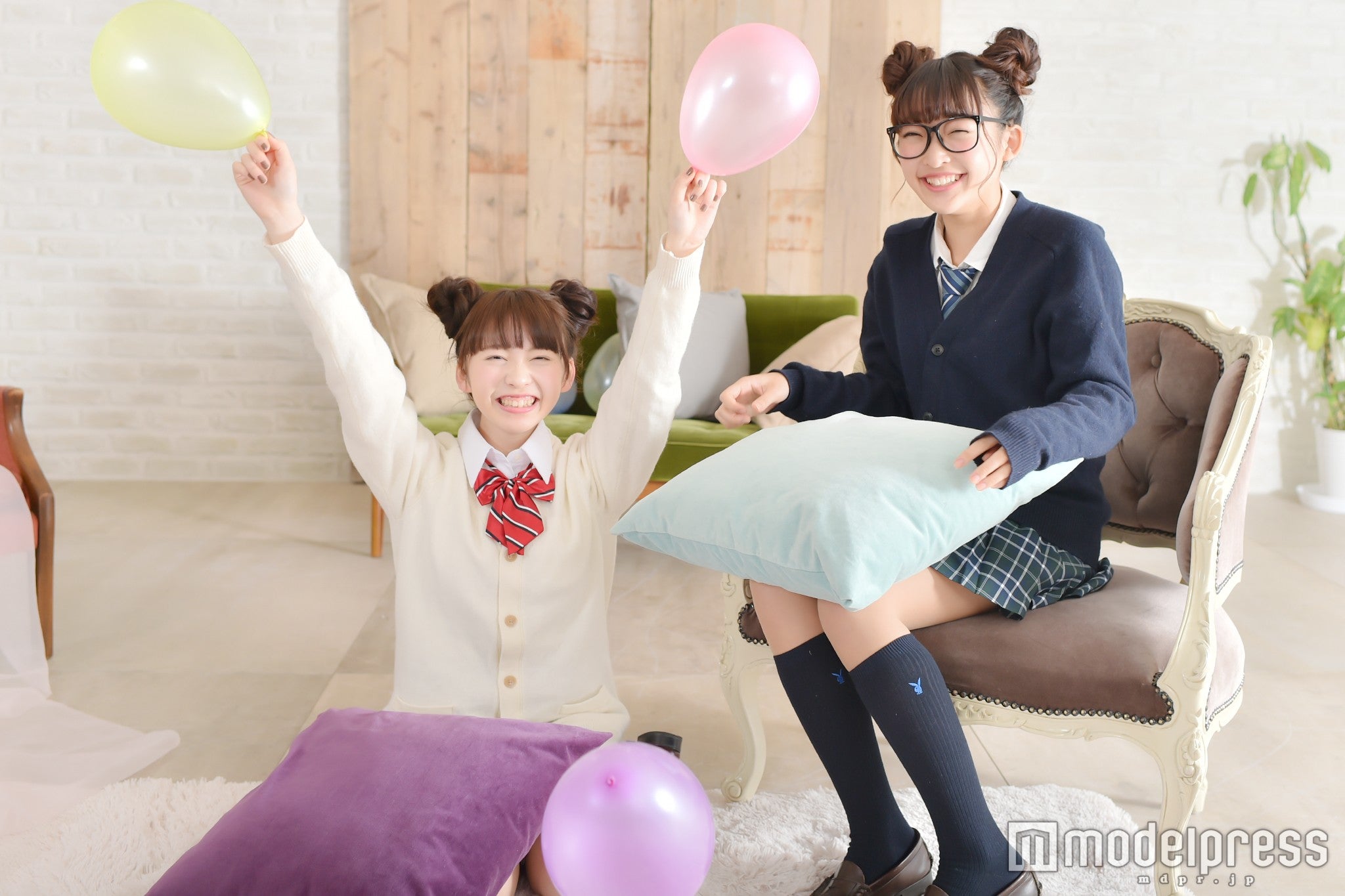 まこみな／（左から）まこ、みなみ／（C）モデルプレス