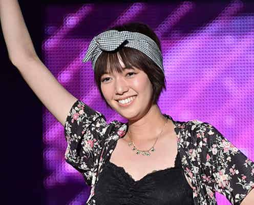 佐藤栞里、胸元&美くびれ大胆披露 ミニビスチェで艶やかランウェイ