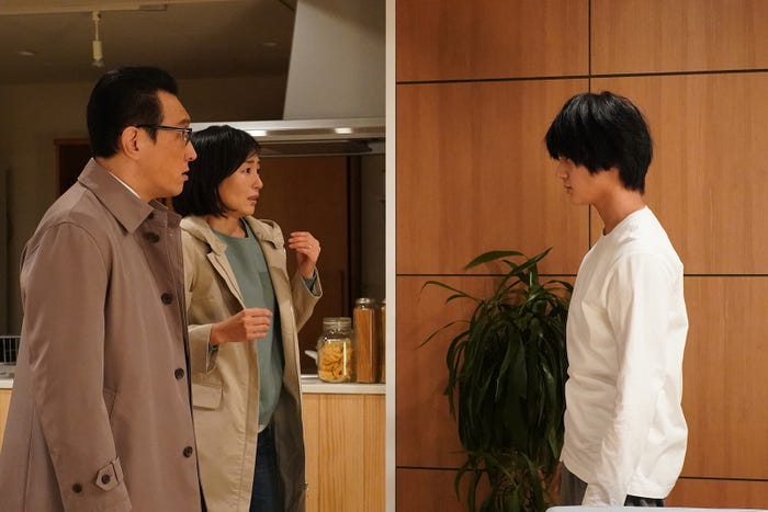 阪田マサノブ、木村多江、荒木飛羽 (C)日本テレビ