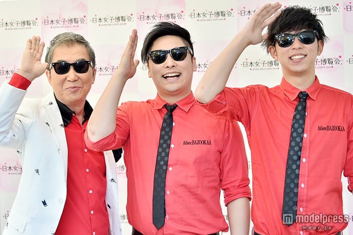 桂文枝×8.6秒バズーカー(左から:はまやねん、田中シングル)