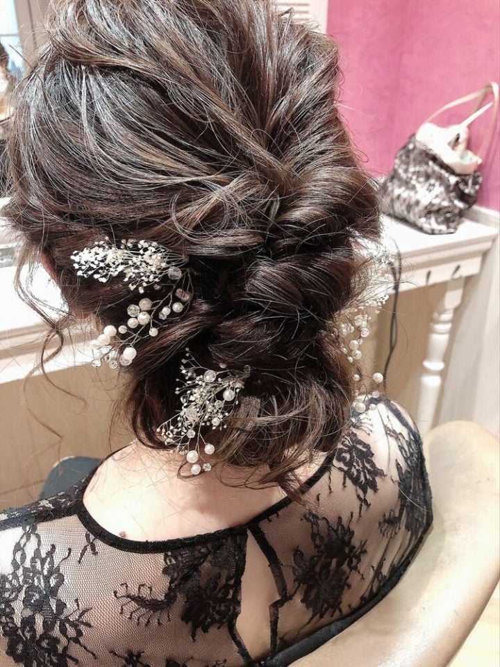 パンツドレスにおすすめの髪型16選 結婚式にぴったりな大人の女性らしいアレンジ モデルプレス パンツドレスにおすすめの髪型16選 結婚式にぴったりな大人の女性らしいアレンジ モデルプレス