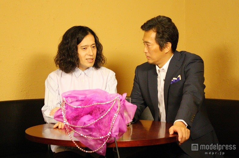 左から：又吉直樹、大鶴義丹