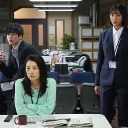 （左から）坂口健太郎、小池栄子、杏／「競争の番人」第1話より（C）フジテレビ