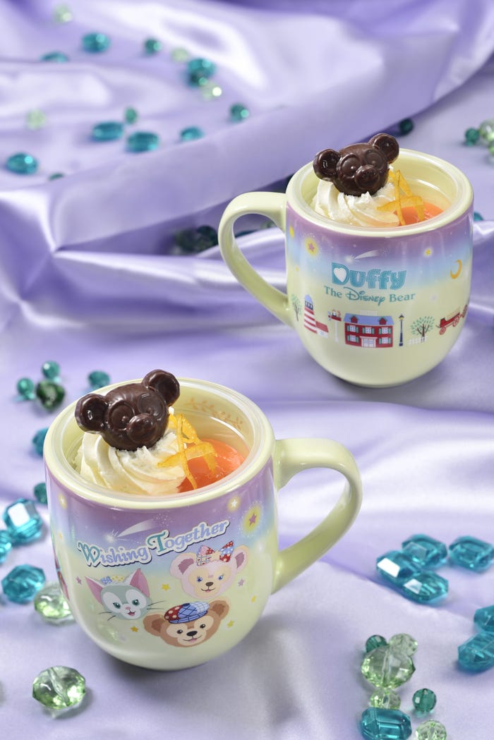 オレンジムース(チーズケーキ入り)、スーベニアカップ付き880円/(C)Disney