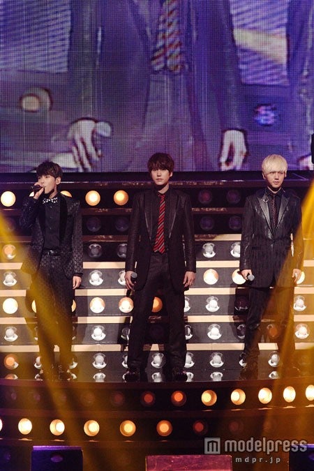 「SUPER JUNIOR-K.R.Y. SPECIAL WINTER CONCERT 2012」横浜公演の様子
