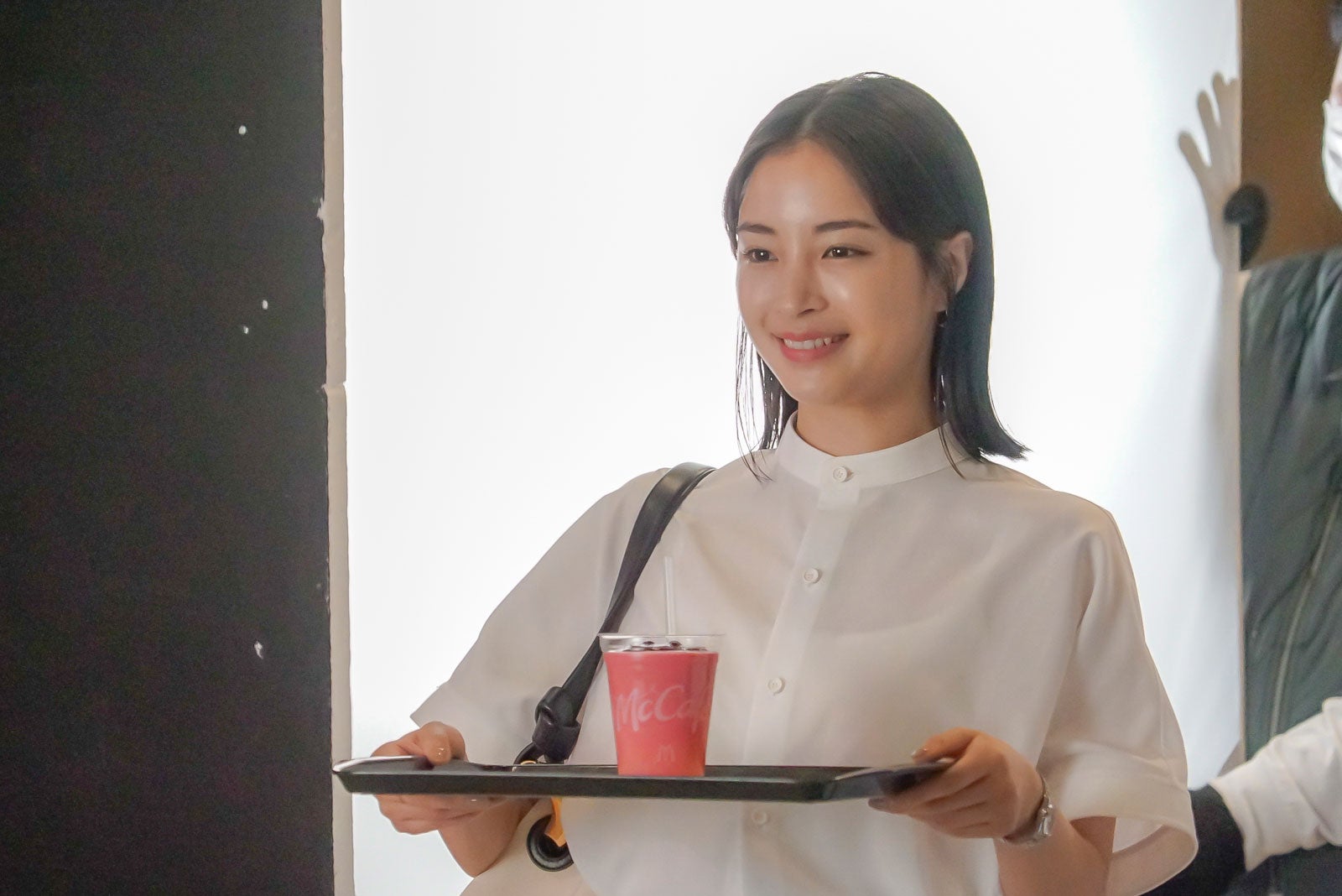 広瀬すず／新TVCM「寄り道マック 仕事帰りのベリー」篇メイキングより（提供写真）