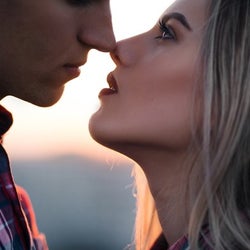 キミにドハマり中 男性がキモチイイと感じる 相性の良いキス モデルプレス