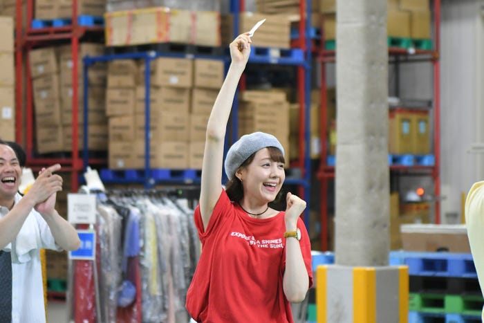 トリンドル玲奈はベレー帽がとにかく似合う/「カンナさーん!」より(C)TBS