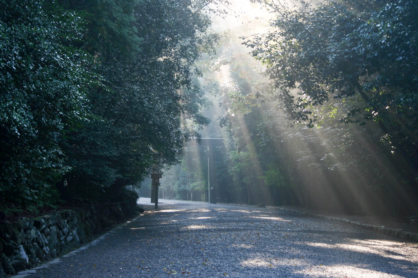 まずは心清らかに伊勢神宮へ参拝／(C)伊勢志摩観光コンベンション機構