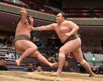 大相撲 三段目後半に序二段の取組、電車遅延で遅刻力士が勝利「相手には申し訳ない」