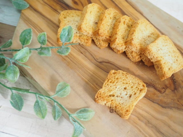 カルディミニトースト観葉植物と一緒に撮影した写真